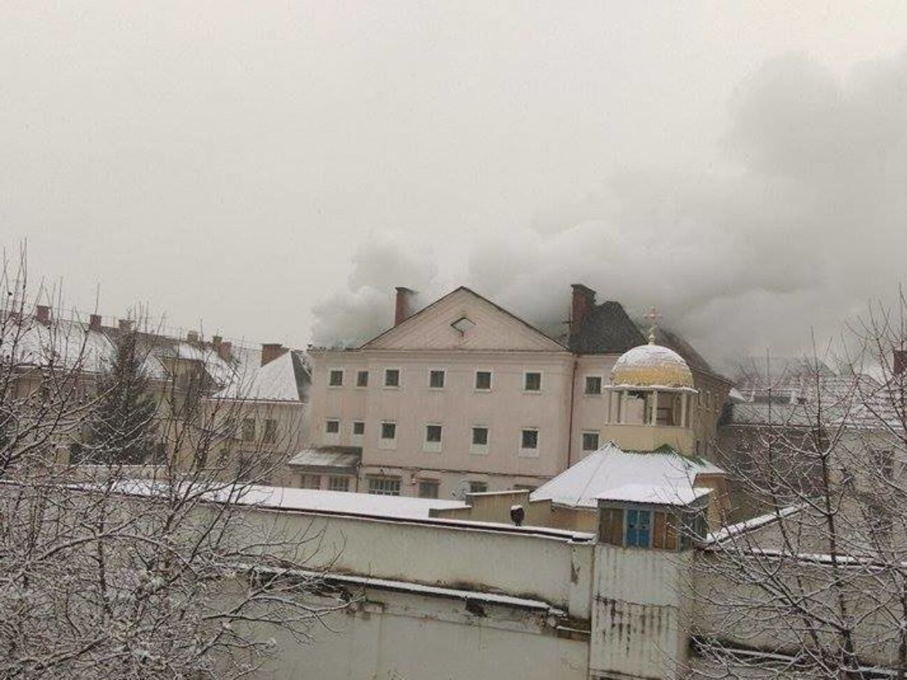 Горела крыша здания ужгородского СИЗО