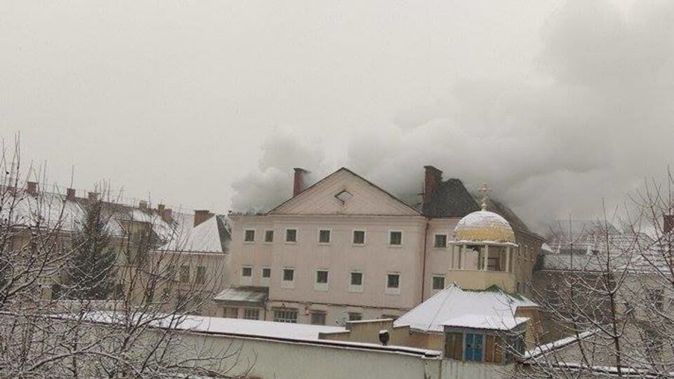 Горела крыша здания ужгородского СИЗО