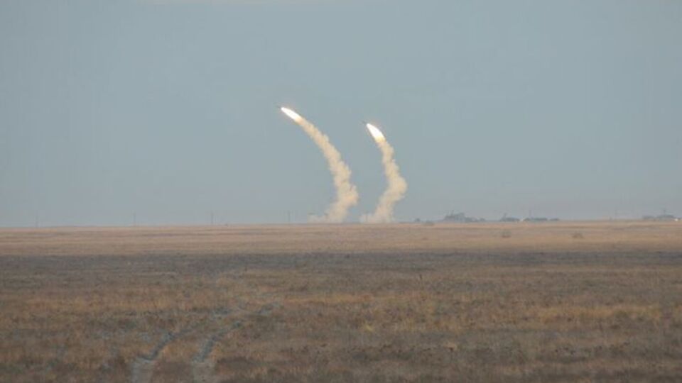 Запуски ракет ПВО на полигоне в Херсонской области
