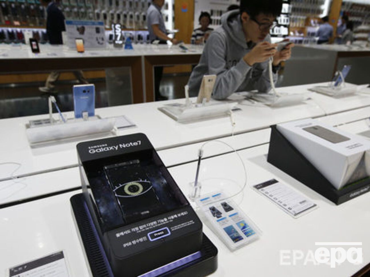 В Samsung призвали покупателей, которые еще не возвратили&nbsp;Galaxy Note 7, сделать это и получить денежную компенсацию