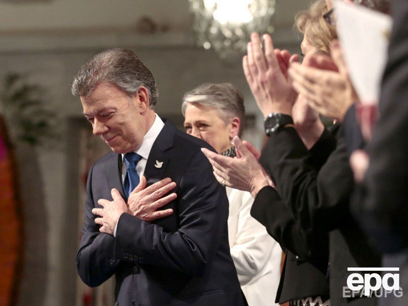 Сантос получил золотую медаль, грамоту и чек на 8 млн шведских крон