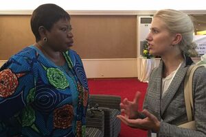 Светлана Залищук провела беседу с прокурором Международного уголовного суда Фату Бенсуда (слева)