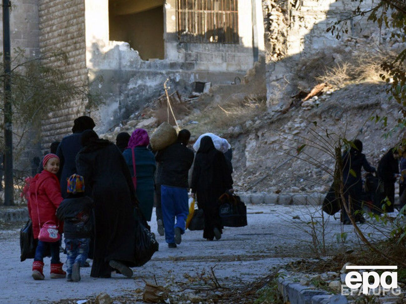 Мирные жители уходят из восточного Алеппо