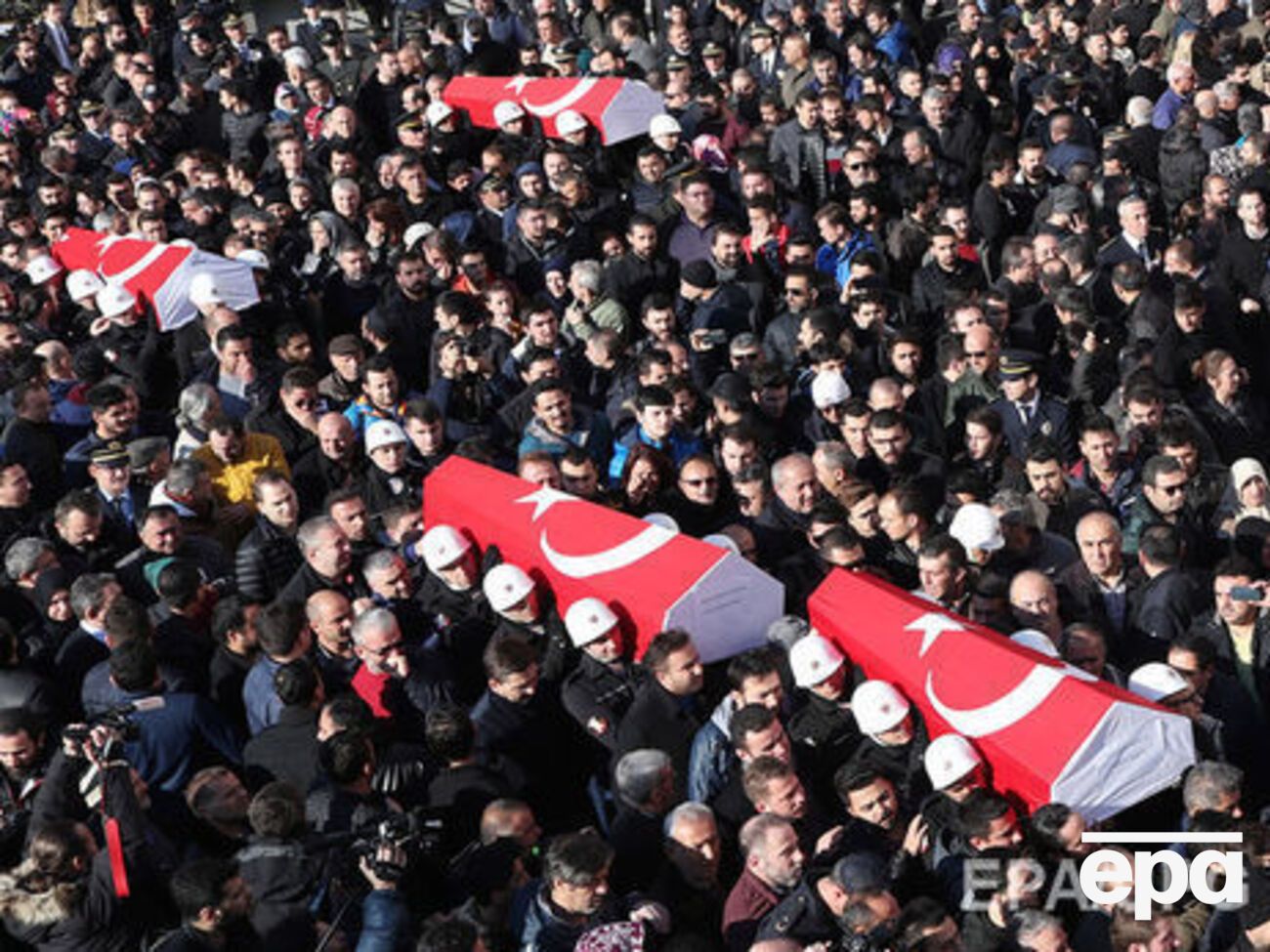 В результате атаки в Стамбуле погибло 38 человек