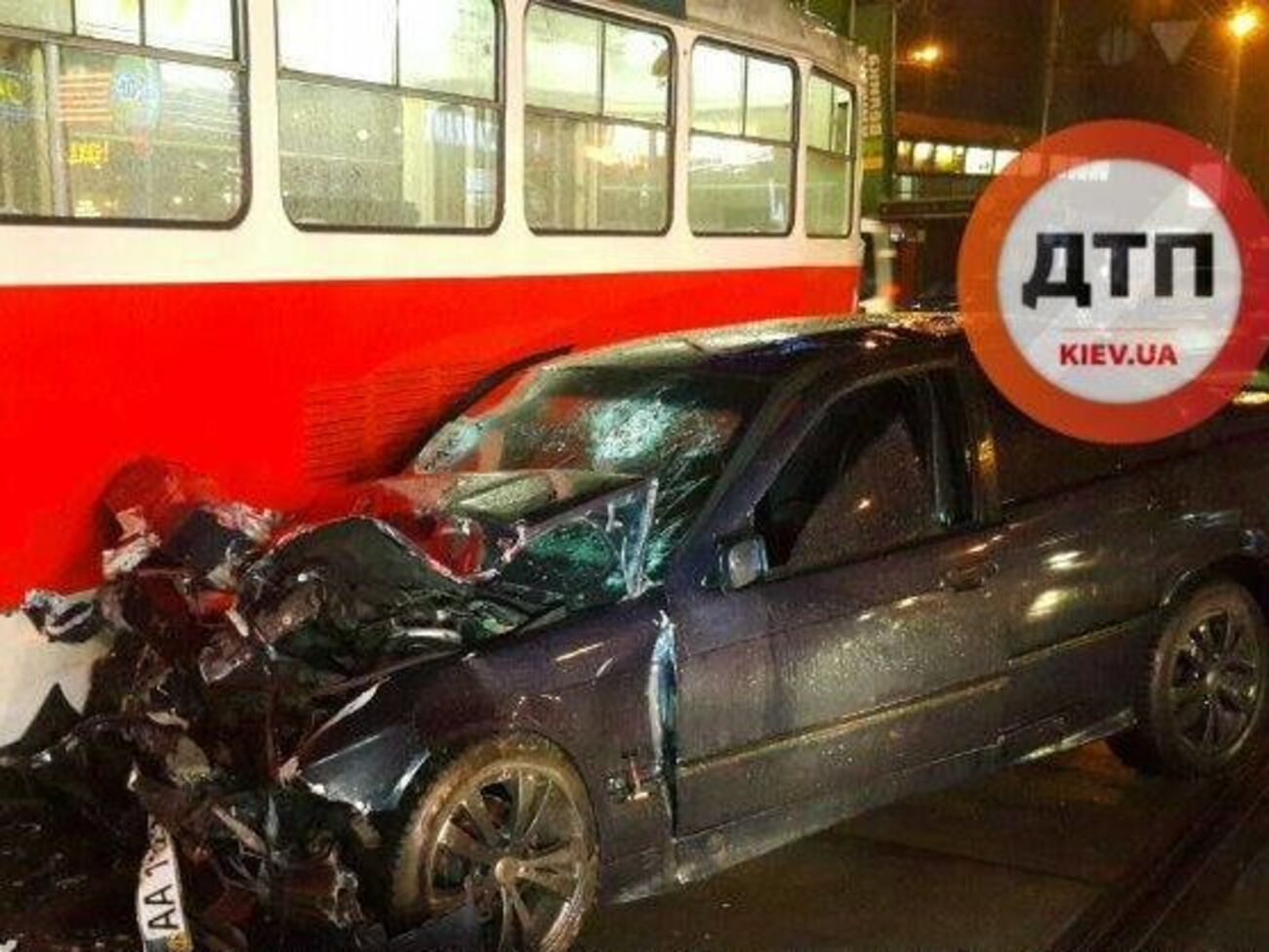 Водитель BMW ехал на красный свет
