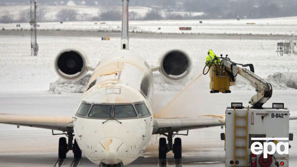 Аэропорты США массово отменяют вылеты из-за снегопада