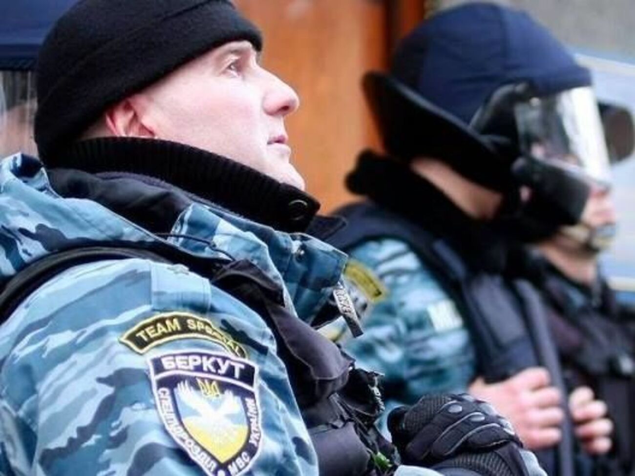 Дидюк (слева), по данным Синицына, является обвиняемым по делу о разгоне Евромайдана 30 ноября 2013 года
