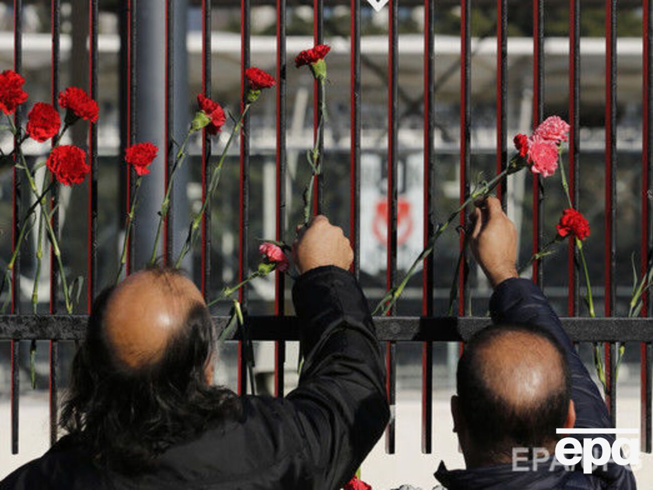 Два взрыва произошло возле футбольного стадиона