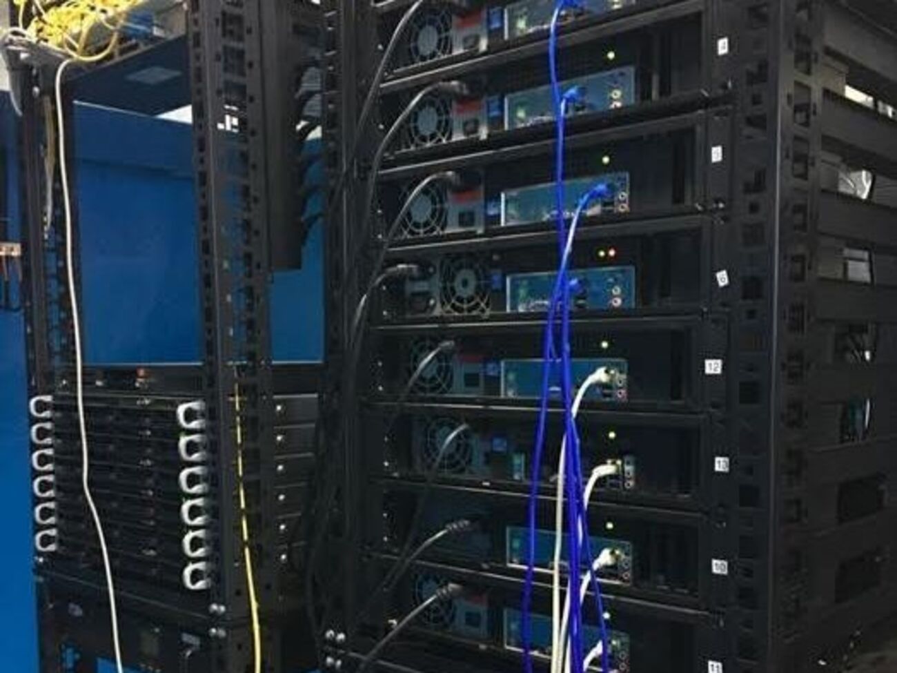 Трое харьковчан занимались вмешательством в работу автоматизированных систем и компьютерных сетей в течение двух лет