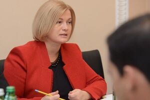 Игорь Сокол в октябре вручил президенту Украины Петру Порошенко верительные грамоты