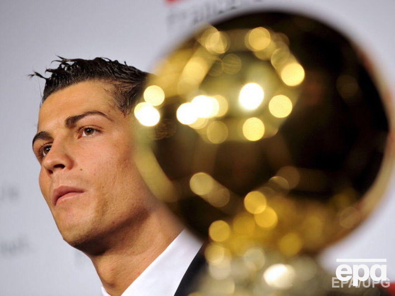 "Золотой мяч" вновь присужден Криштиану Роналду