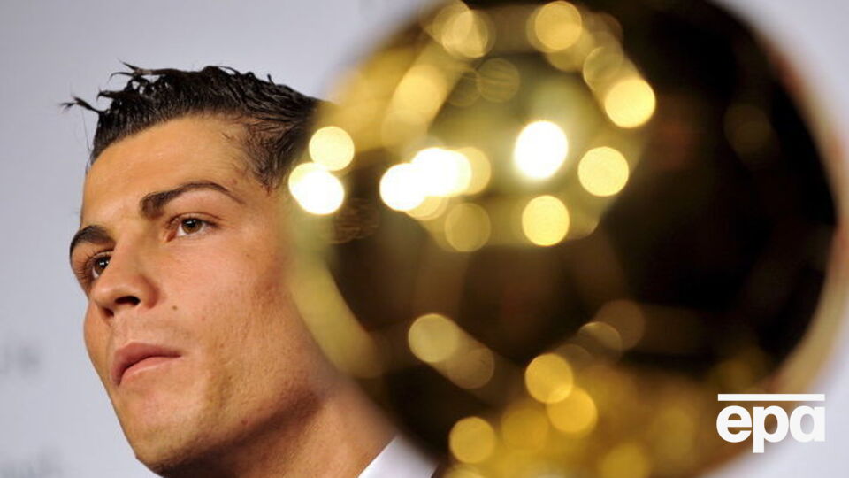 "Золотой мяч" вновь присужден Криштиану Роналду