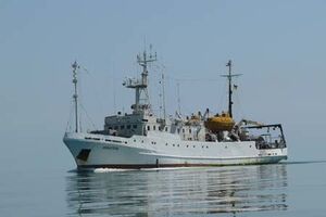 Судно продолжает поиски