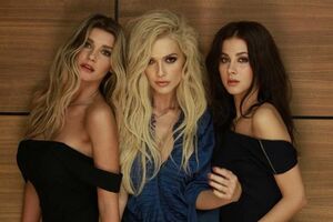 Участницы "ВИА Гры" исполнили роль пленниц