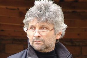 Коротко признается, что афоризмы отражают его мироощущение