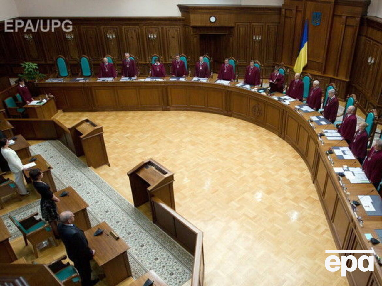 КСУ продолжил рассмотрение языкового закона в закрытом режиме