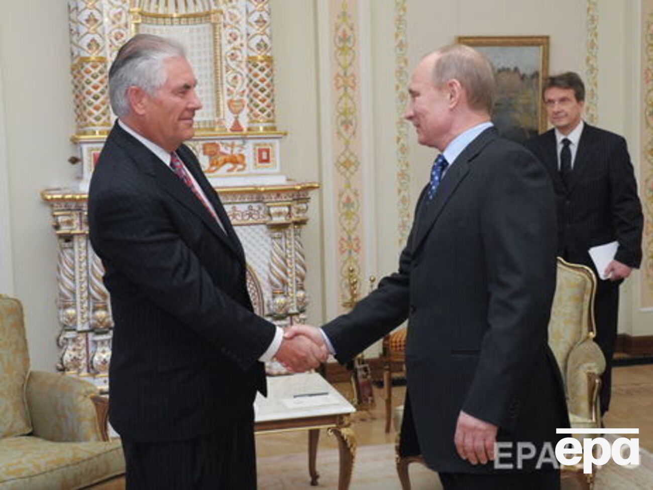 Рекс Тиллерсон и Владимир Путин на встрече в Москве в 2012 году&nbsp;