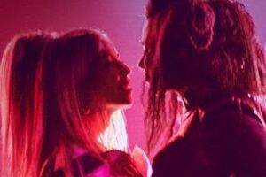 Дорофеева и Каменских страстно поцеловались на сцене