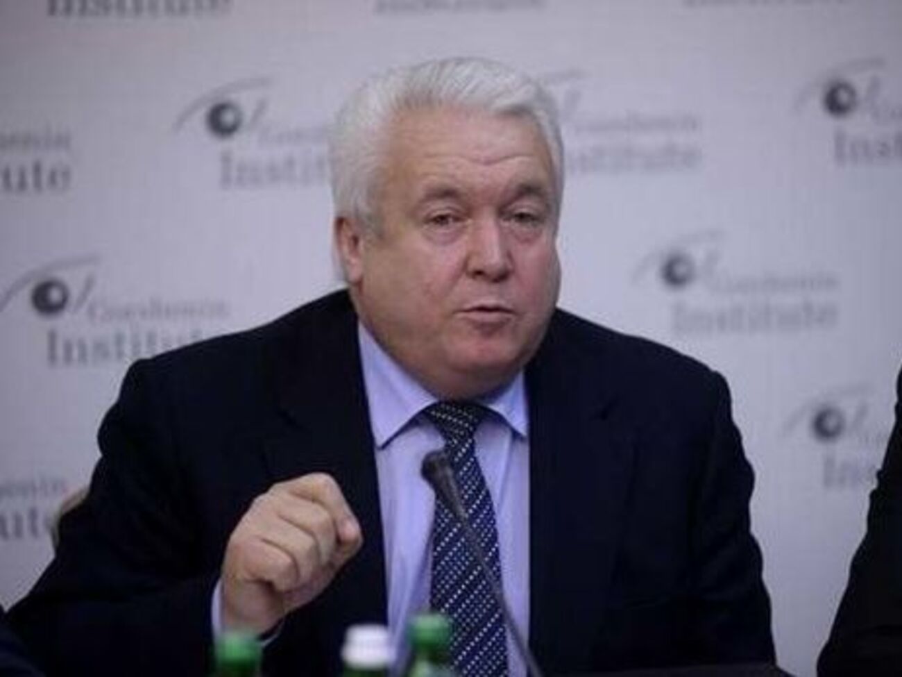 В Украине Олейник объявлен в розыск по обвинению в злоупотреблении властью и служебном подлоге