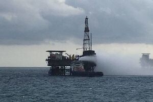 На пункте сбора нефти в Каспийском море в Азербайджане рухнула часть эстакады