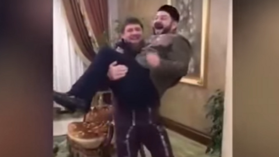 Кадыров носил Галустяна на руках