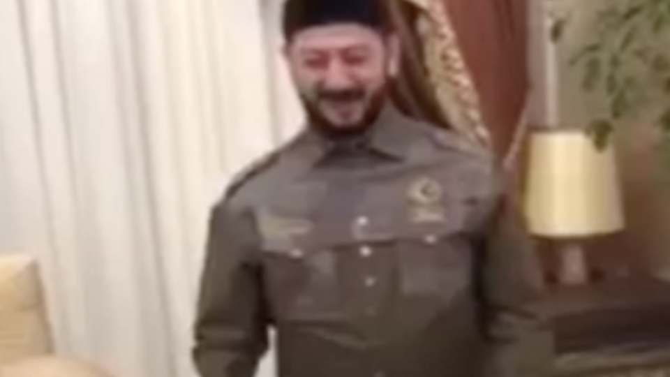 Галустян показал Кадырову лично пародию на него