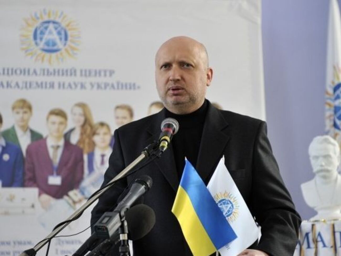 Турчинов:&nbsp;Введенные два года назад против РФ санкции только сейчас начинают давать результат