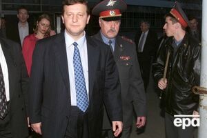 Работая в российском правительстве, Кох знакомился с докладами разведки
