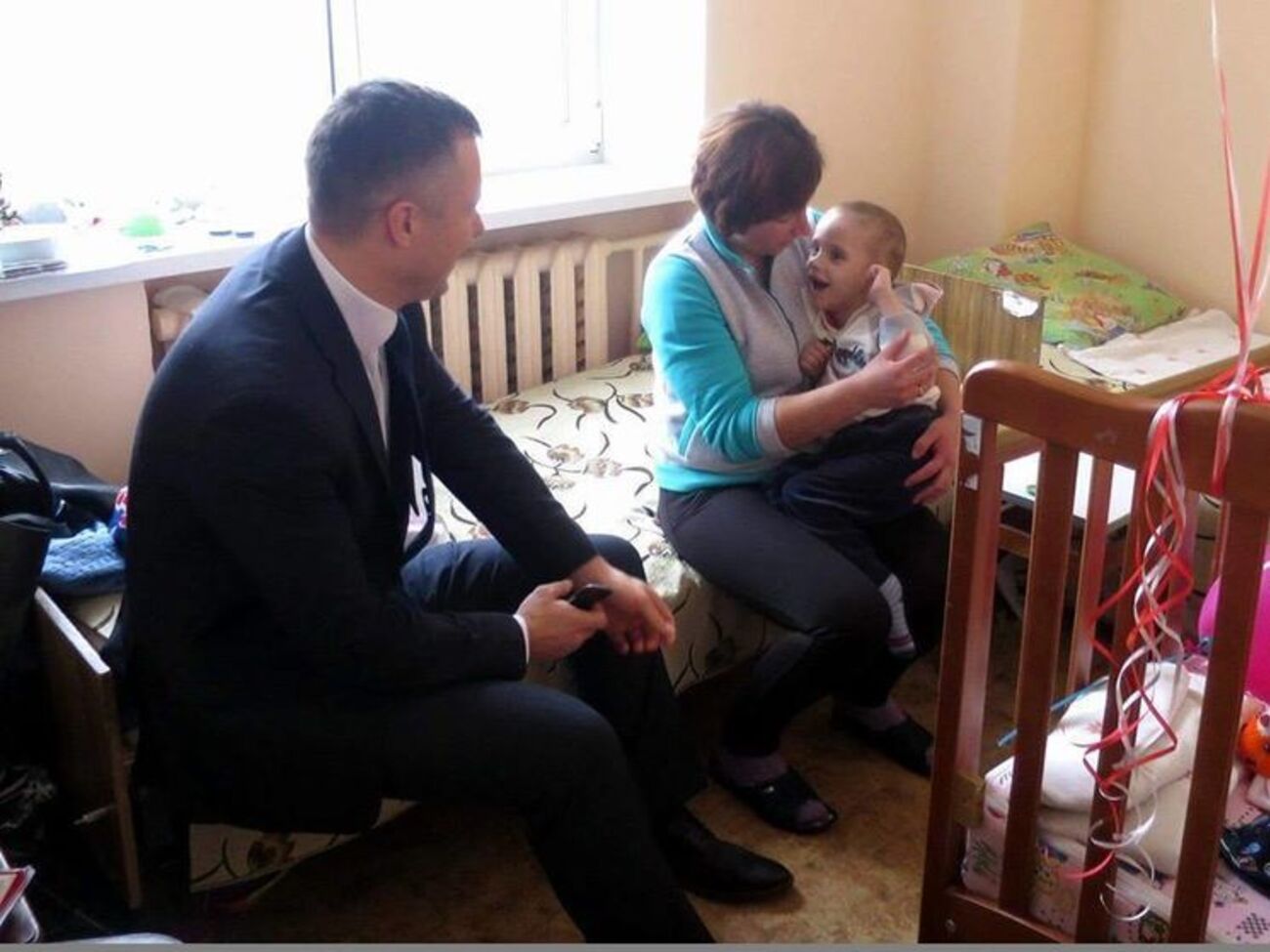 Кулеба: Мальчик болен ДЦП