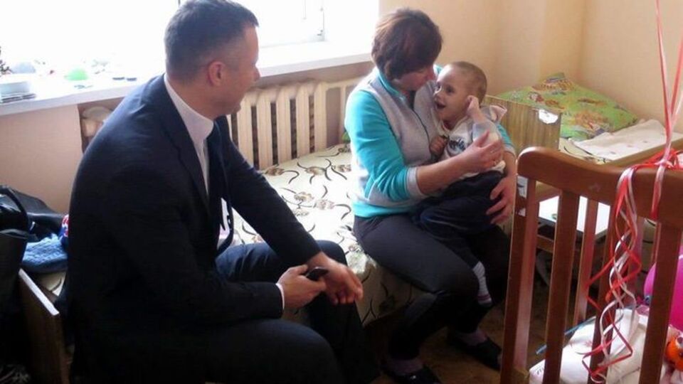 Кулеба: Мальчик болен ДЦП
