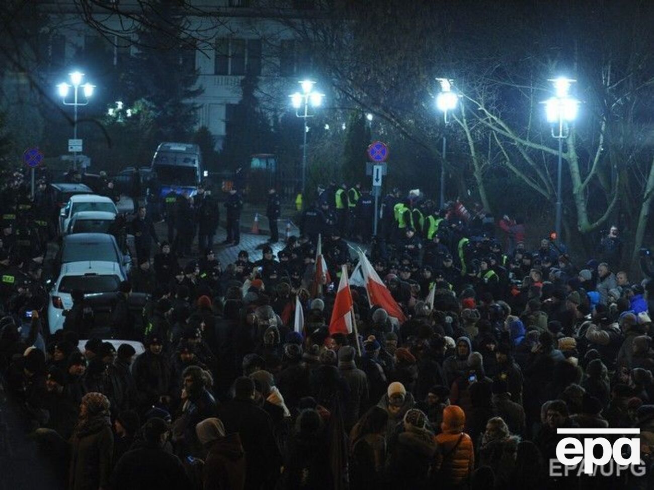 Протестующие собрались под зданием Сейма в Польше