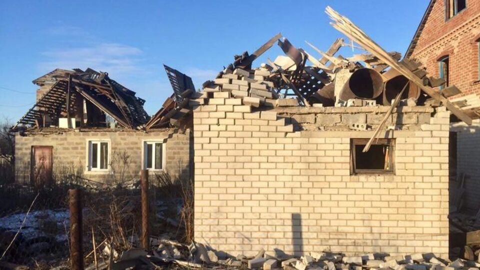 Последствия обстрела поселка Водяное боевиками