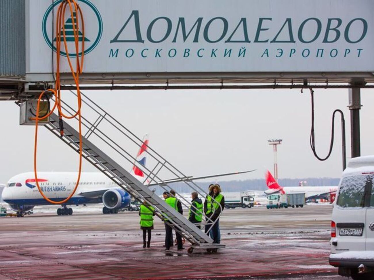 В "Домодедово" скончался пилот самолета