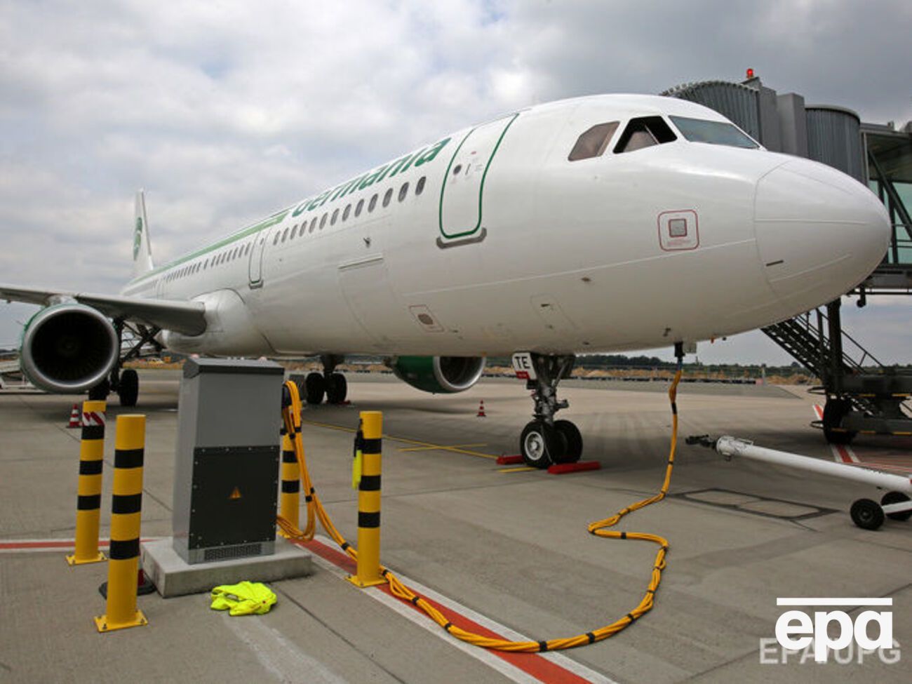 Cтолкновение произошло в момент, когда один самолет буксировали, а второй стоял на перроне