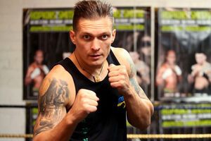 Усик победил в 11 бою на профессиональном ринге