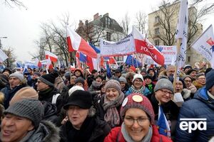 Поляки продолжают митинговать