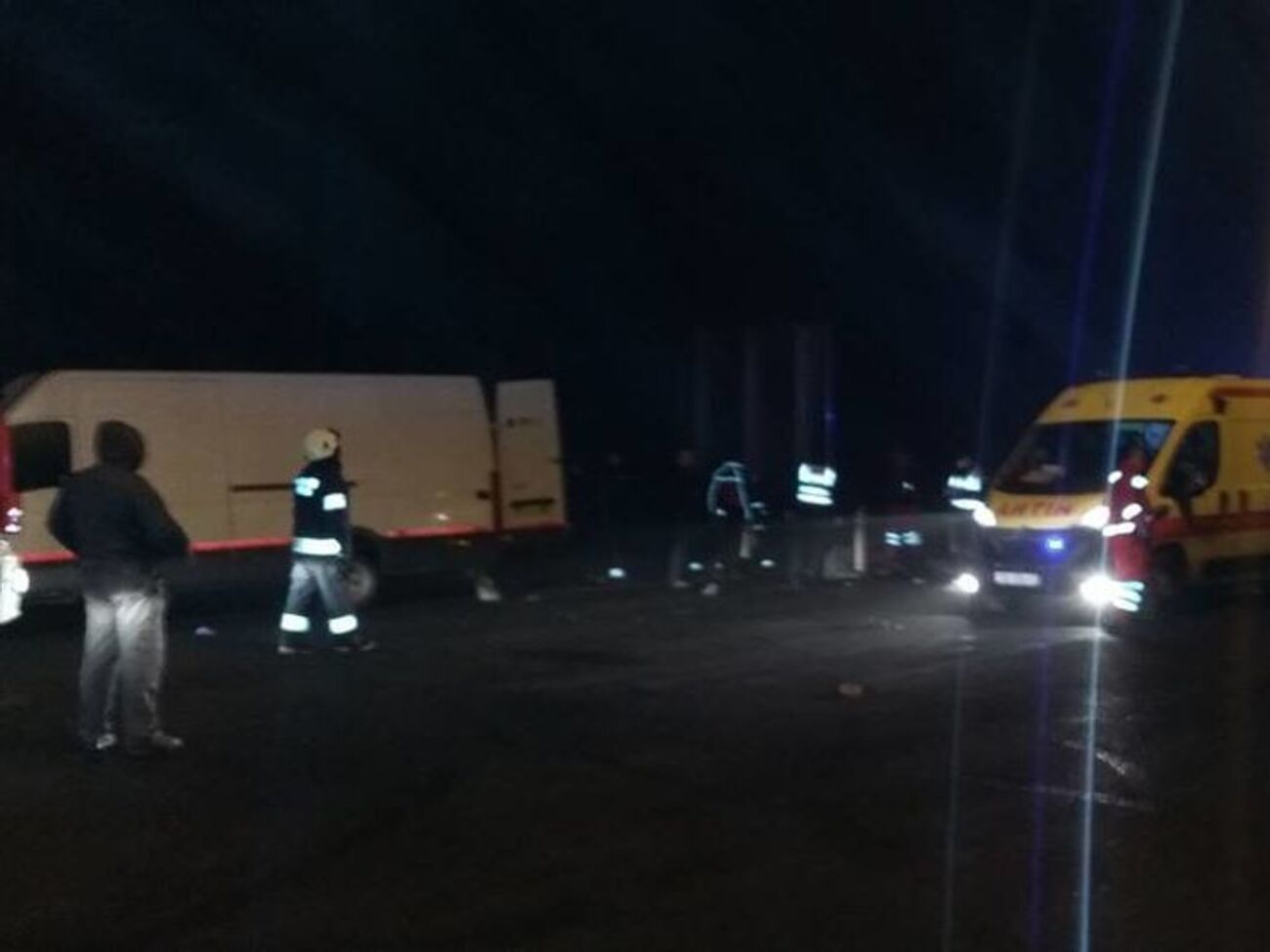 В белом бусе поместилось 62 беженца