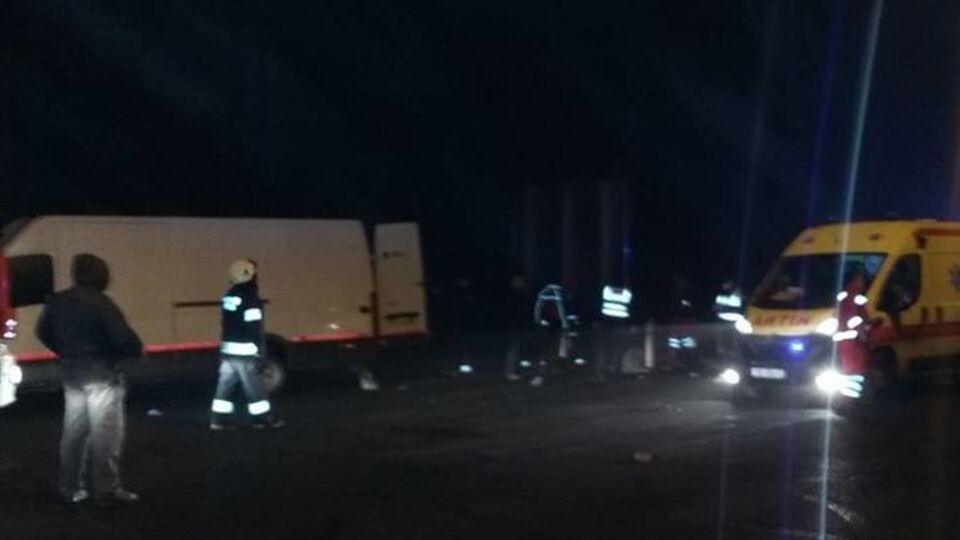 В белом бусе поместилось 62 беженца