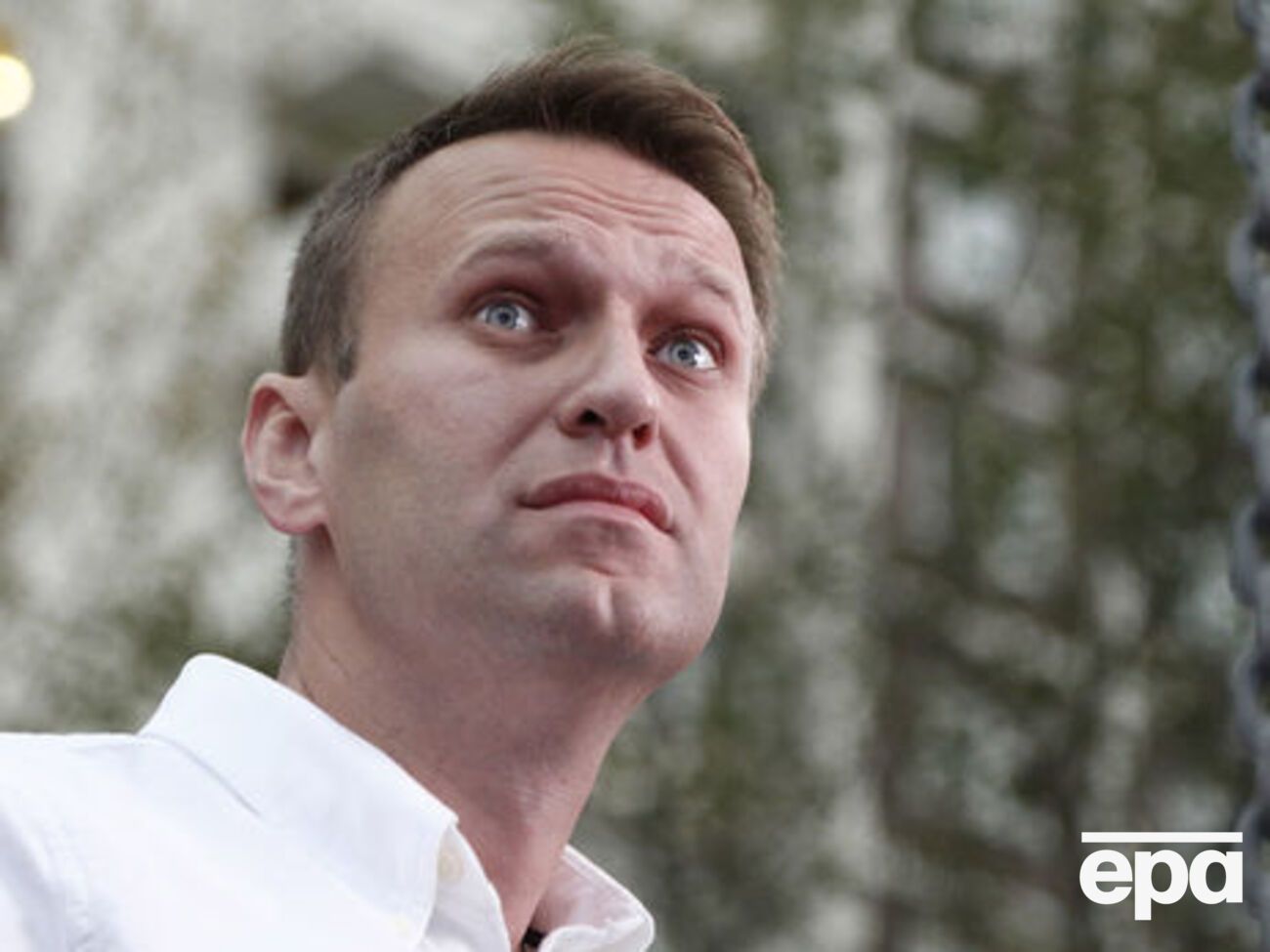 Навальный: Отличие одно: в России очень много нефти, поэтому экономика еще не настолько гикнулась, чтобы обесценивающиеся деньги на тележках возить