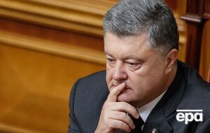 Порошенко (на фото) позвонил освобожденному "киборгу"