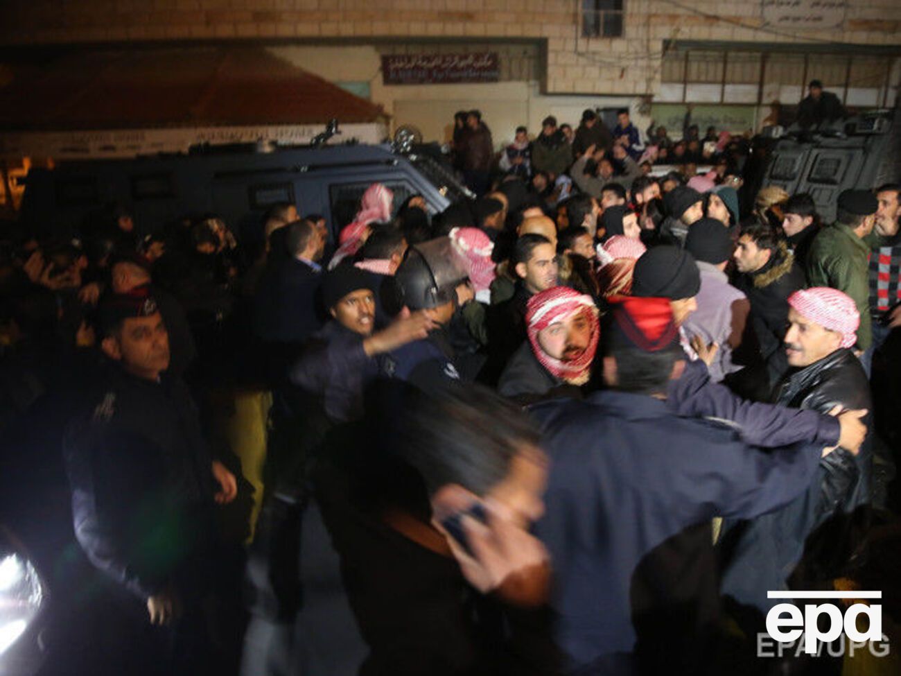 Полиция взял штурмом крепость в Эль-Караке