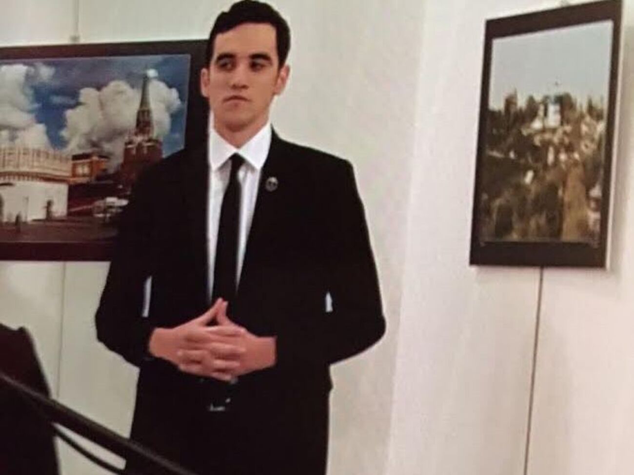 Этот мужчина стрелял в посла