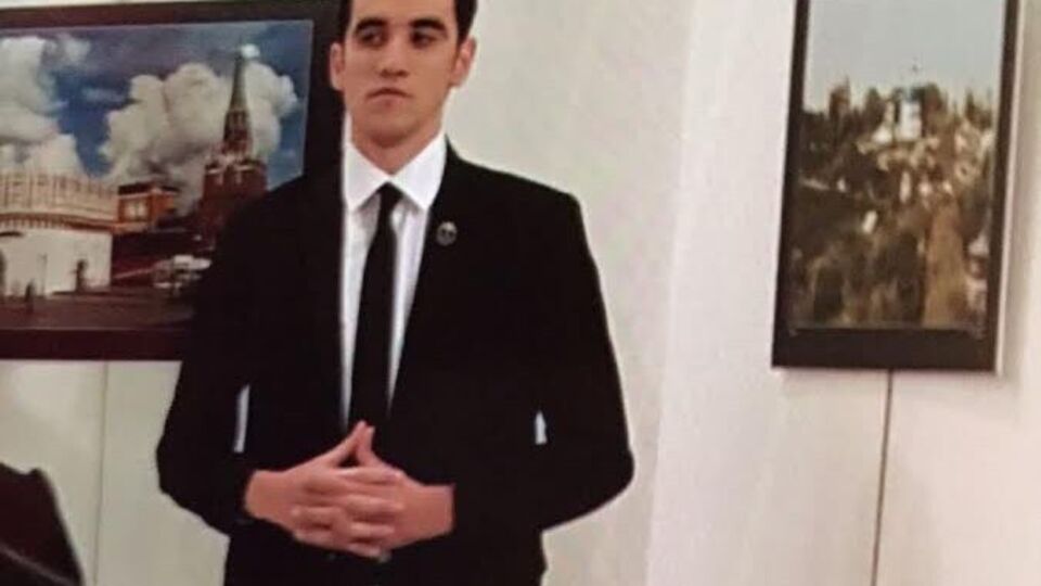 Этот мужчина стрелял в посла