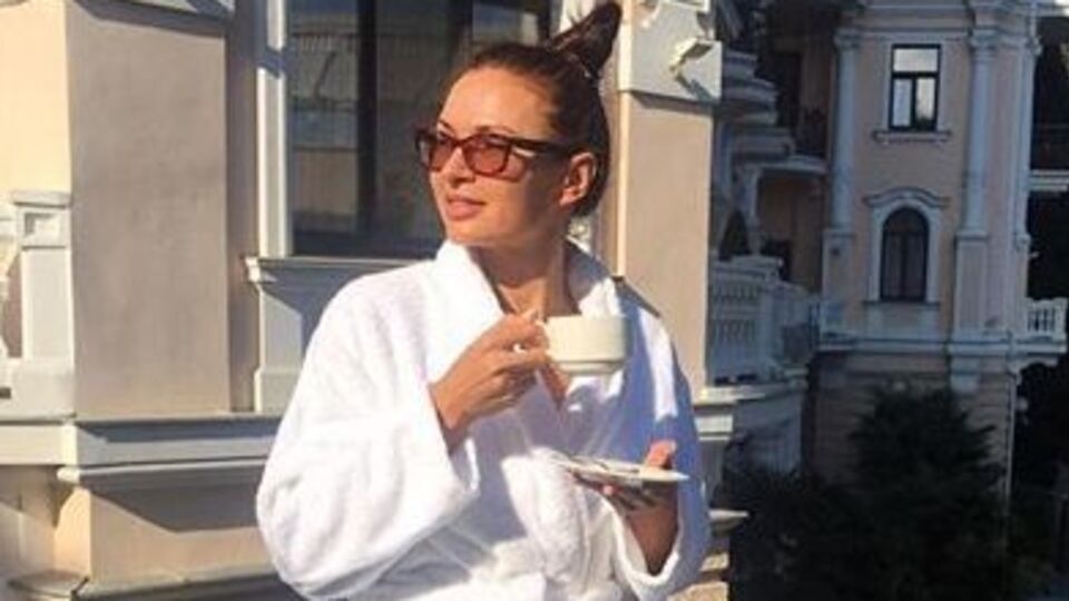 Бледанс: Мы молоды, пока душа в цвету! А тело... позаботимся, чтобы и оно не подвело! Если вы себя полюбите, полюбят и другие!