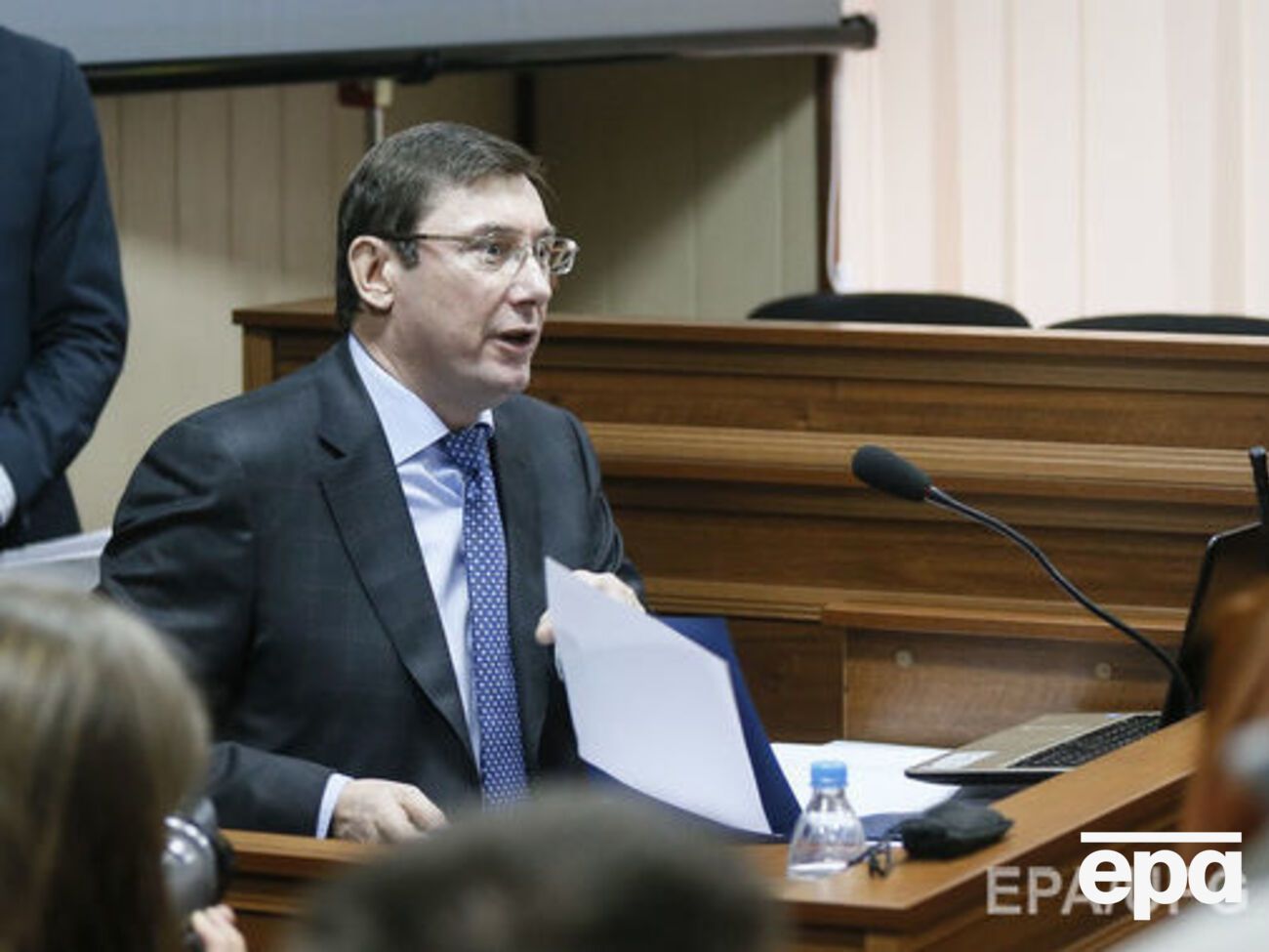 Луценко заявил, что его просят привлечь к ответственности Холодницкого