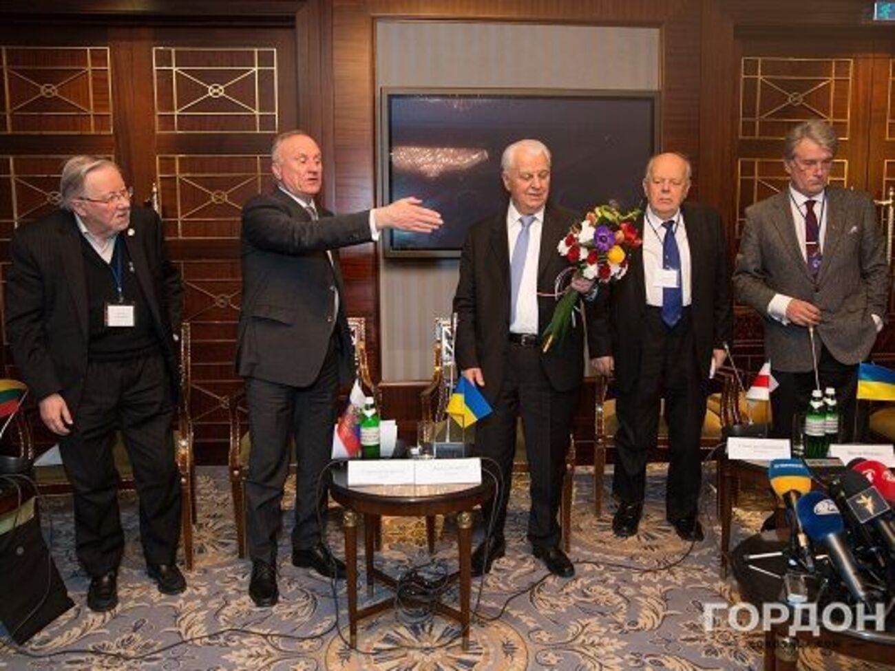 Экс-лидеры стран Балтийско-Черноморского региона 1 декабря в Киеве договорились совместно искать новые пути выхода из политического кризиса