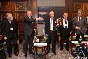 Экс-лидеры стран Балтийско-Черноморского региона 1 декабря в Киеве договорились совместно искать новые пути выхода из политического кризиса