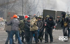 Шуляк утверждает, что в протестующих стреляли сверху, а не из-за баррикад на улице