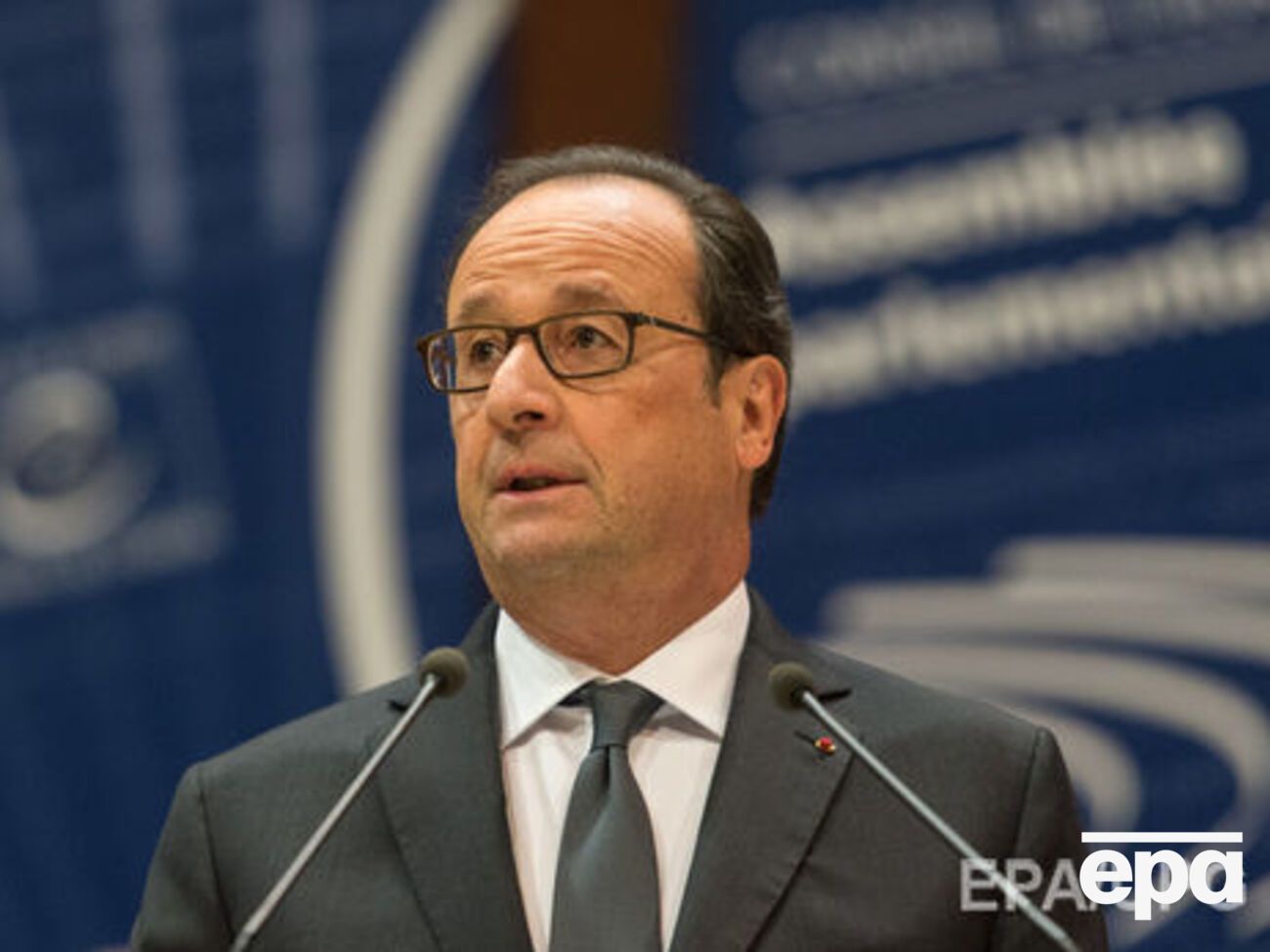 На решение Олланда могла повлиять семья