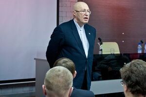 Соловей: Что интересует общество? Снижение доходов в первую очередь. Президент об этом говорил? Нет